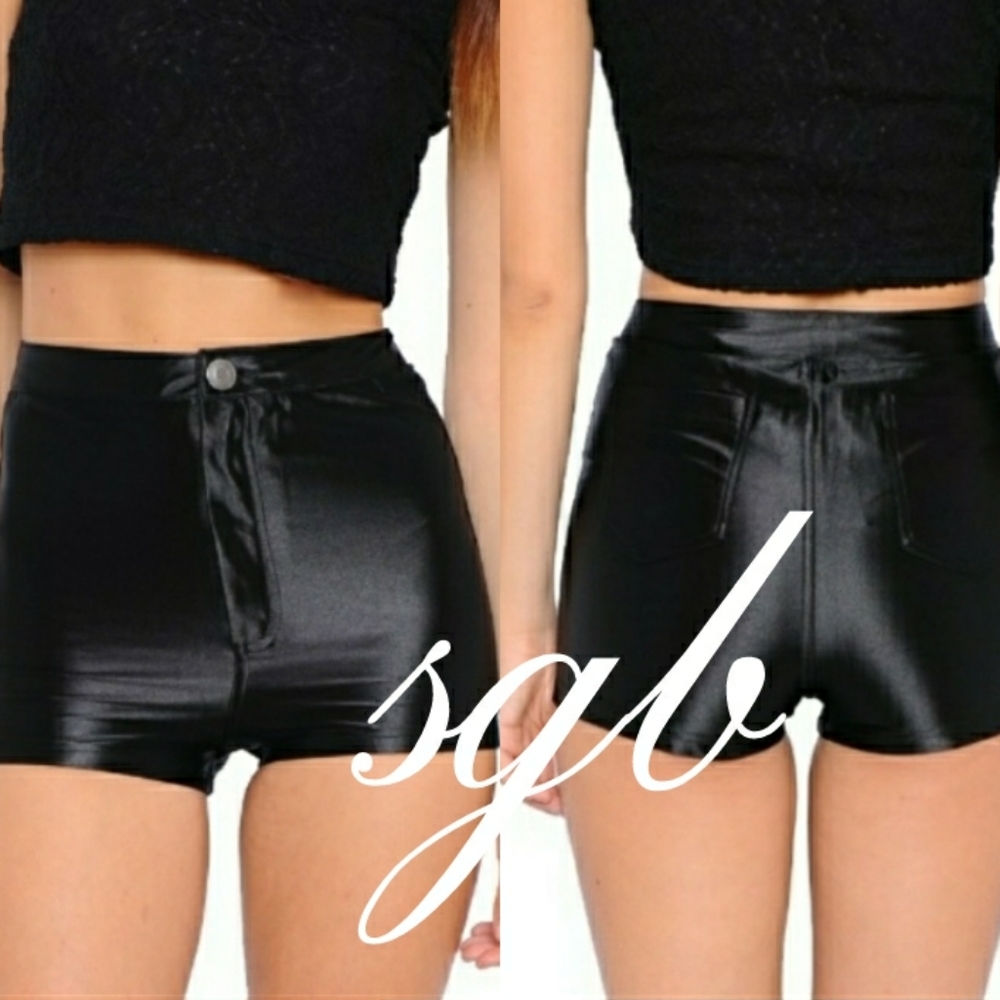 🆕⭐ Black retro disco club shorts⭐